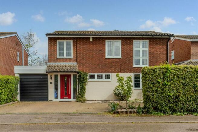 15 Rookes Close frontage (1 of 2).jpg