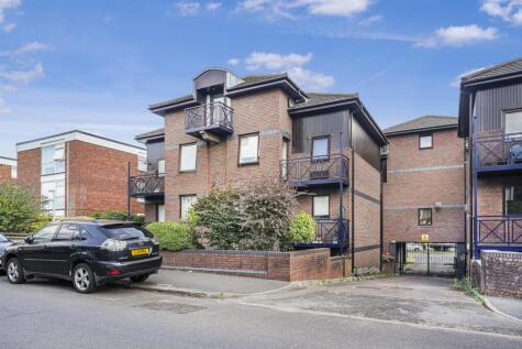Chingford Avenue, Chingford, E4