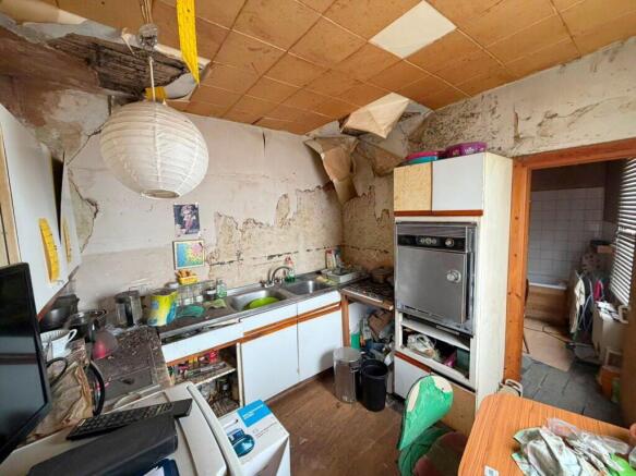 187 Charlemont Road, East Ham, London, E6 6AG photo 4