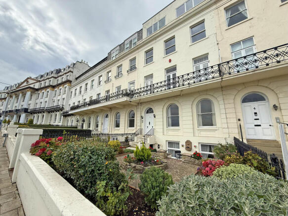 2 bed Apartment for sale in scarborough