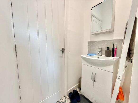 2 bed Terraced to rent Image 12