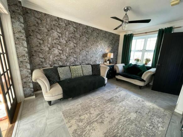 LIVING ROOM REVERSE