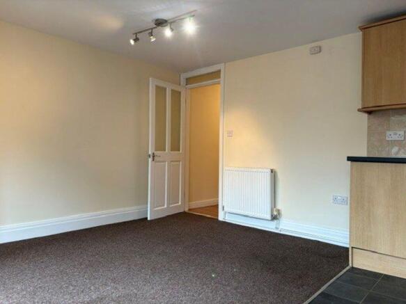 2 bed Flat to rent Image 4