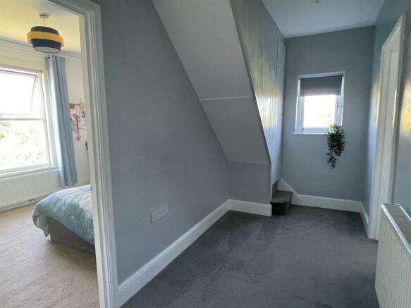 bedroom,,.jpg