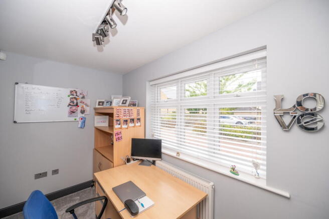 4 bed Detached for sale Image 11