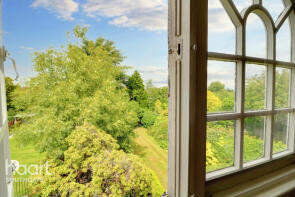 15, Wynchgate, London N14 6RP