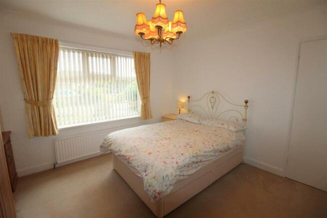 Poulton Avenue, 44, bed 1 (2).JPG