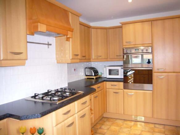 L-Shaped Kitchen