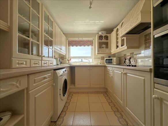 2 bed Flat for sale Image 7