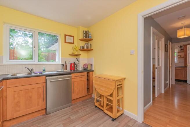 9. Kitchen (2).jpg