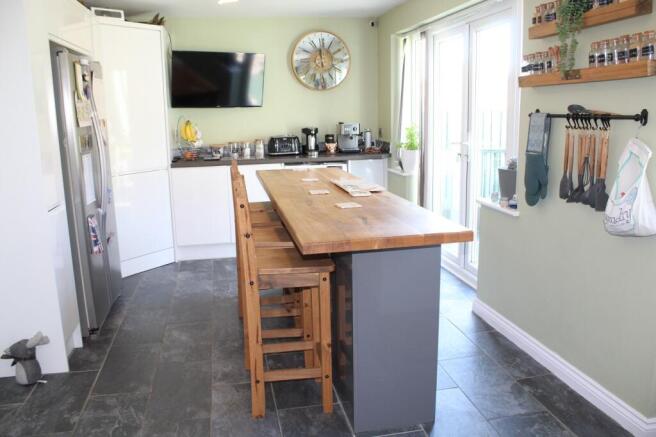 Fitted Kitchen Picture 2