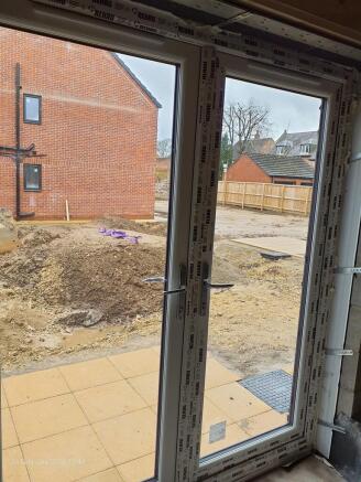 3 bed Semi-Detached to rent Image 10
