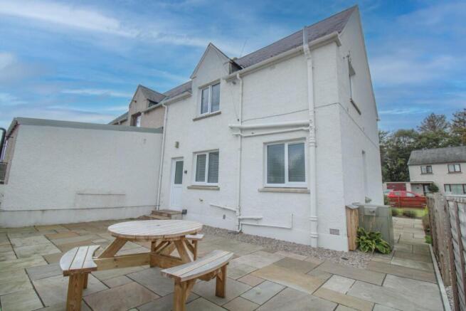 REAR PATIO..jpg