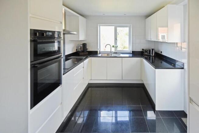 Grendon Road, Edgcott, Buckinghamshire.  photo 4