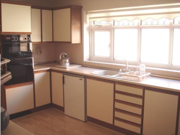 FITTED KITCHEN