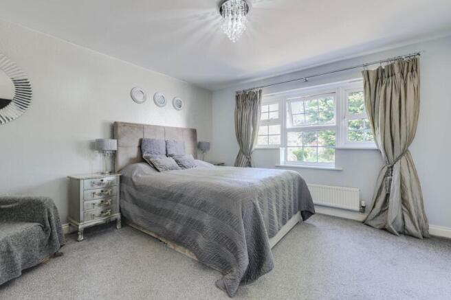 4 bed Detached for sale Image 11