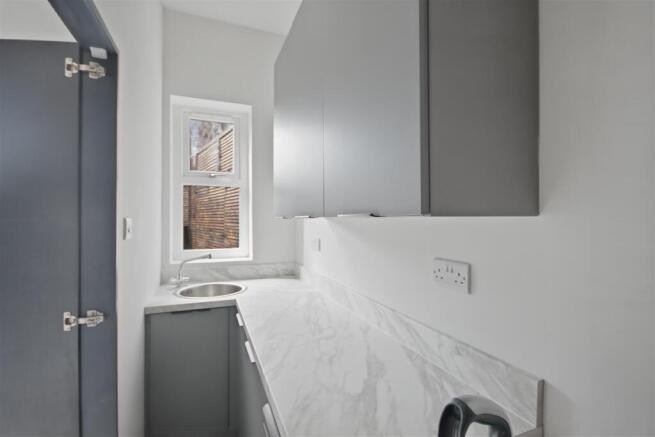 4 bed Detached for sale Image 12