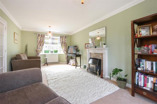 Living Room3.jpg