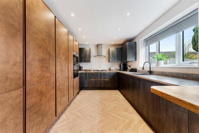 4 Belvedere Close-42.jpg