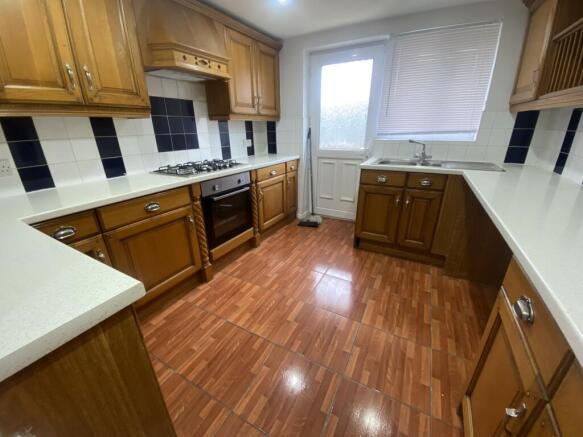 3 bed House to rent Image 8