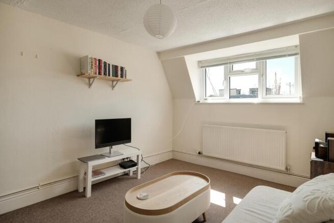 Living Room ()