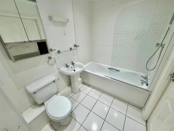 2 bed Flat for sale Image 11