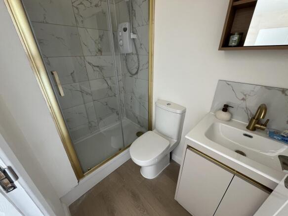 En-suite for Room 1