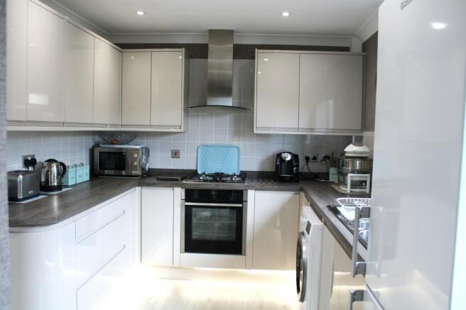 Spacious Kitchen 