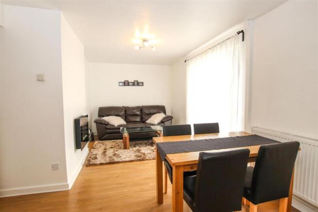SITTING ROOM / DINER