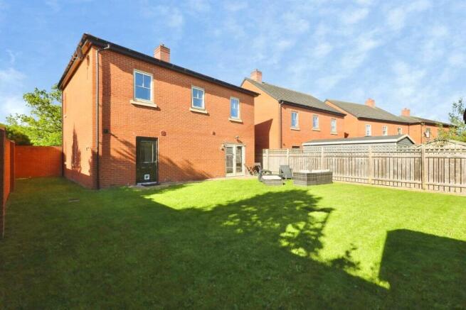 4 bed Detached for sale Image 9