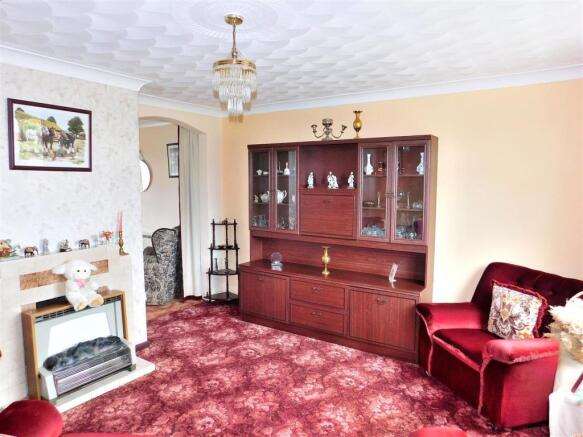 LIVING ROOM 1.JPG