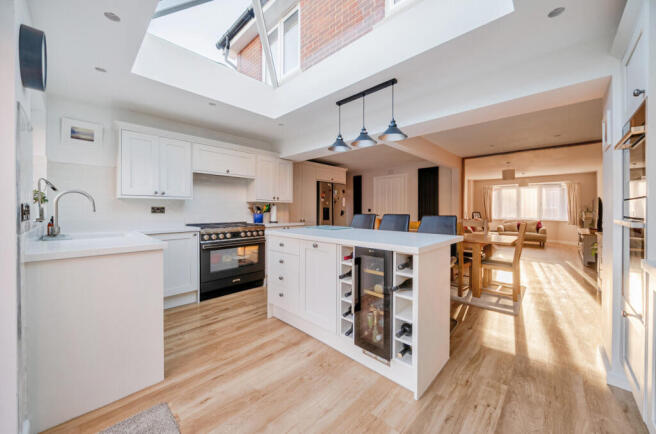 1538161-15-6ae0f9...