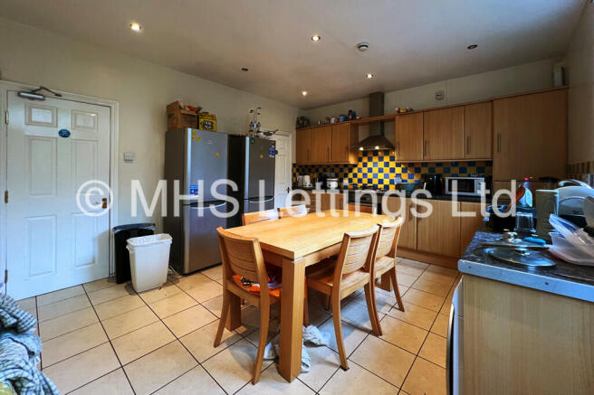 6 bed Terraced to rent Image 6