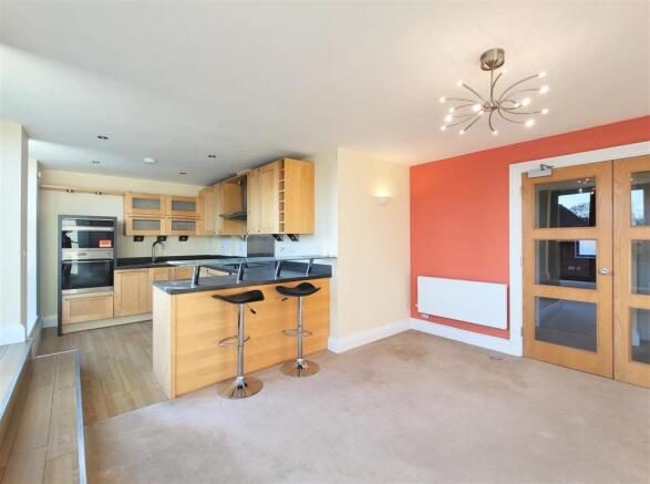 Lounge/Dining Room