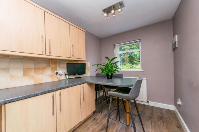 5 bed Detached for sale Image 9
