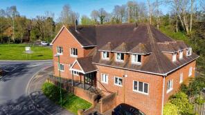 Flat 6, Bridgers House, Balcombe Road, Haywards Heath RH16 1NR