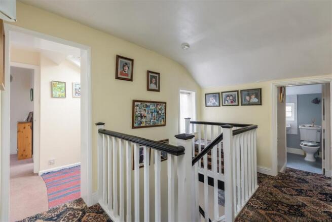 4 bed Semi-Detached for sale Image 11
