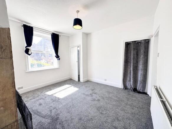 2 bed Terraced to rent Image 5