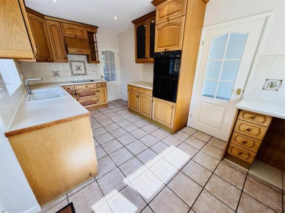 5 bed Detached to rent Image 6