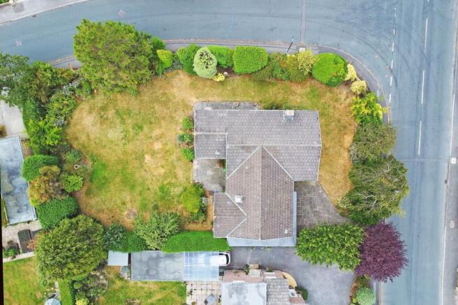 5 bed Detached for sale Image 8