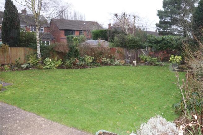 GOOD SIZED REAR GARDEN