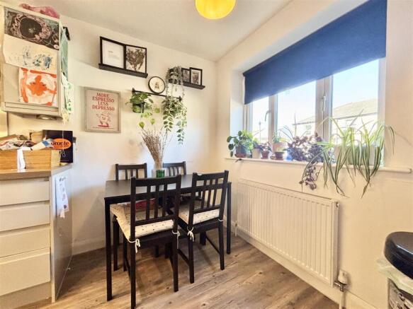 3 bed Town House for sale Image 7