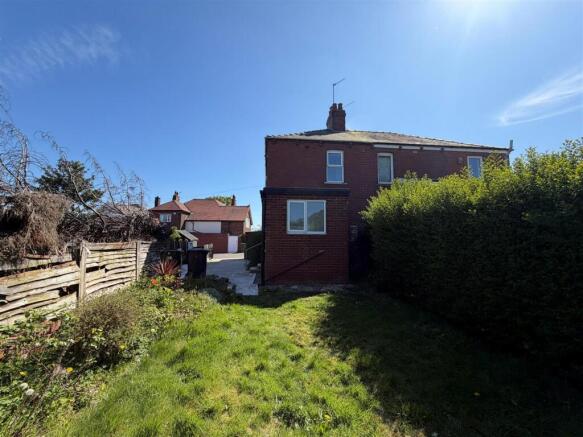 2 bed End of Terrace to rent Image 7
