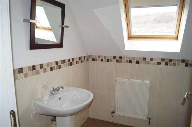 EN-SUITE SHOWER ROOM