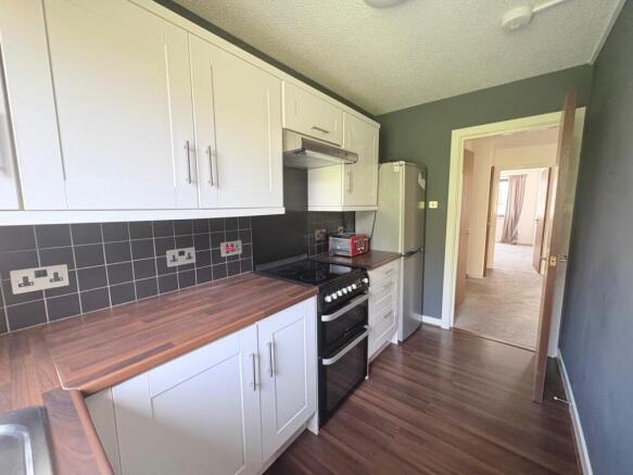 31-5DS_KitchenOtherAnglepg