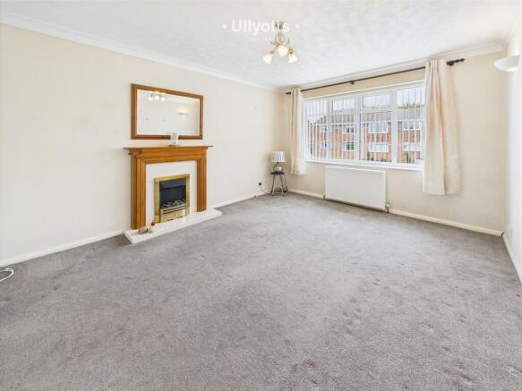 2 bed Flat for sale Image 4
