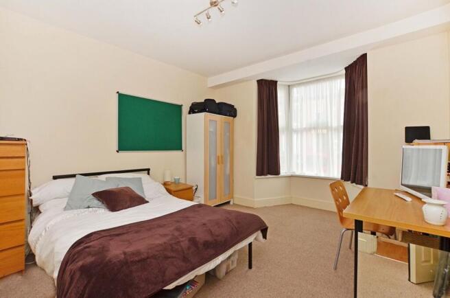 4 bed Terraced to rent Image 8