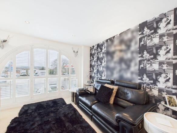 2 bed Apartment for sale Image 12