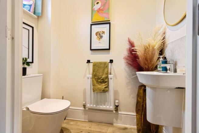 4 bed Semi-Detached for sale Image 10