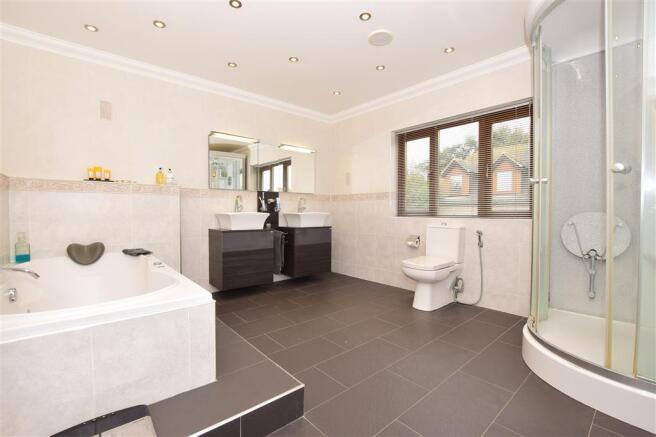 En-Suite Bathroom